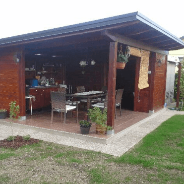 Nadstrešek z letno kuhinjo