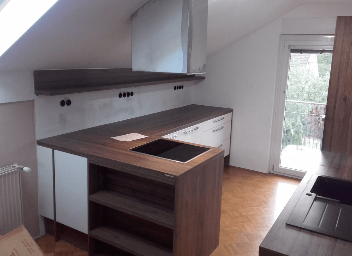 nova kuhinja v mansardi