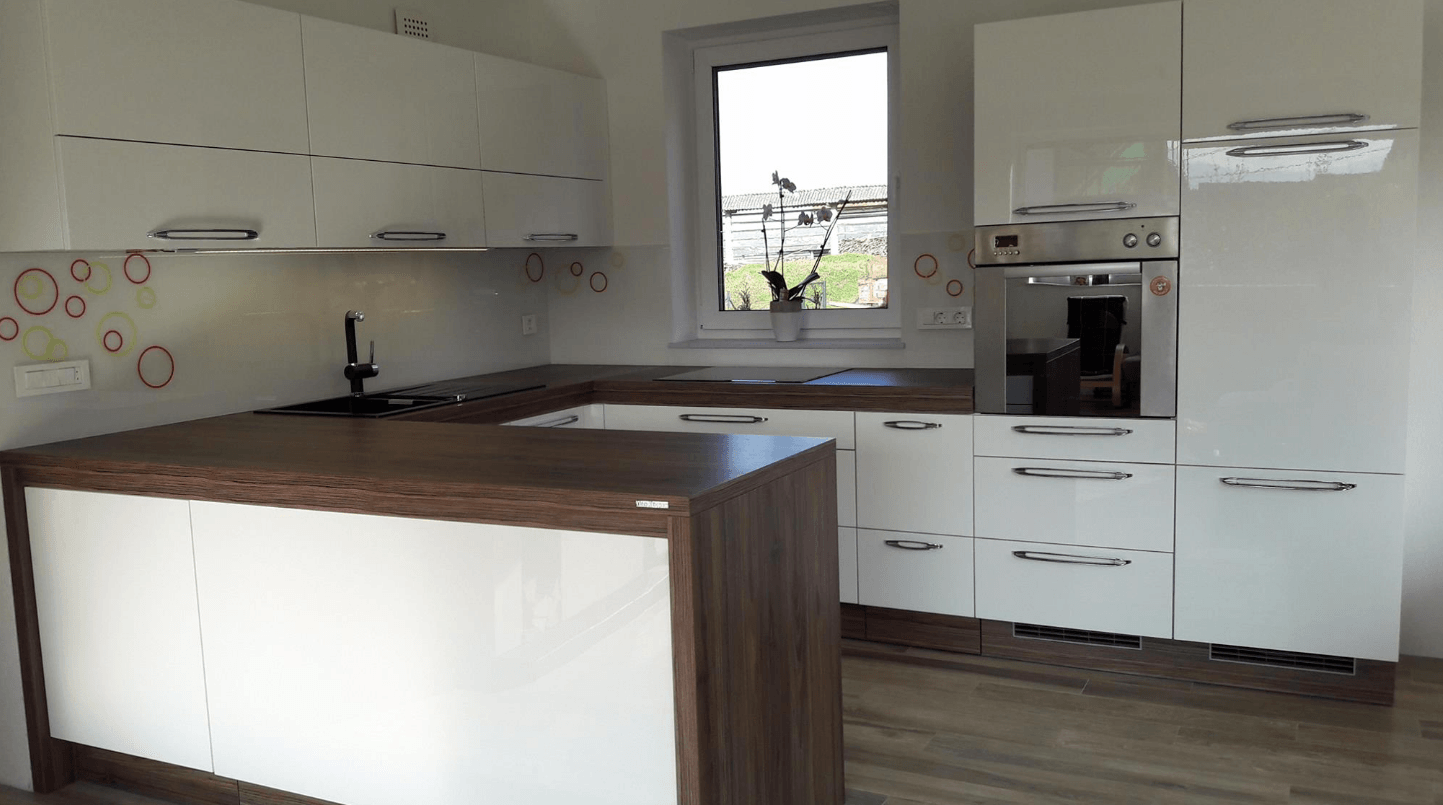 kuhinja-v-u-prednja-stran